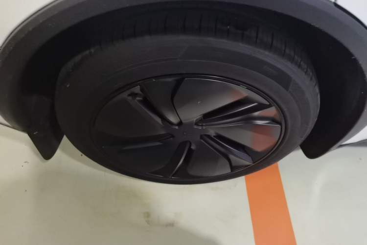 Used Tesla Model Y 2025 Rear-Wheel-Drive Version Right Rear Wheel Hub