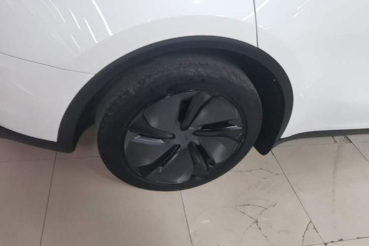 Used Tesla Model Y 2025 Rear-Wheel Drive First Edition Right Rear Wheel Hub