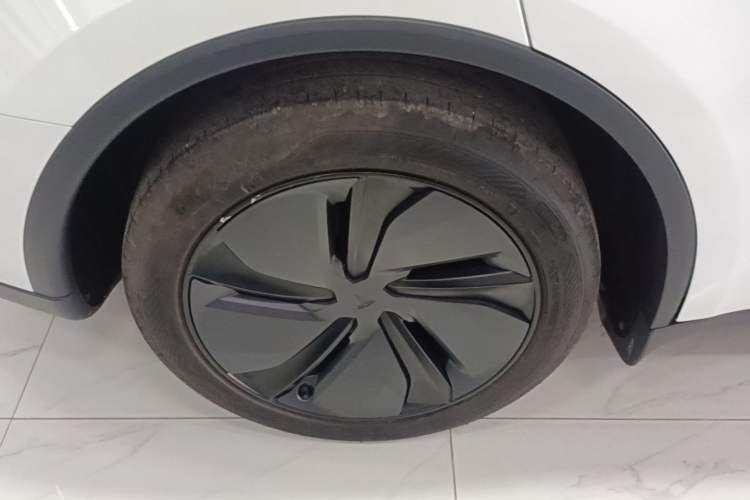 Used Tesla Model Y 2025 Rear-Wheel-Drive Version Right Rear Wheel Hub