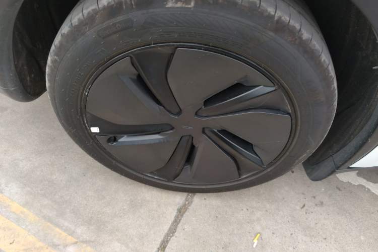Used Tesla Model Y 2025 Rear-Wheel-Drive Version Right Rear Wheel Hub