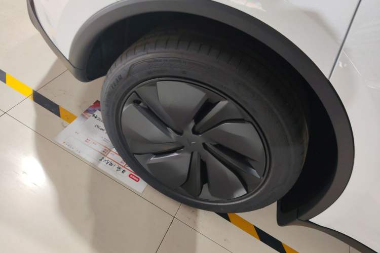 Used Tesla Model Y 2025 Rear-Wheel-Drive Version Right Rear Wheel Hub