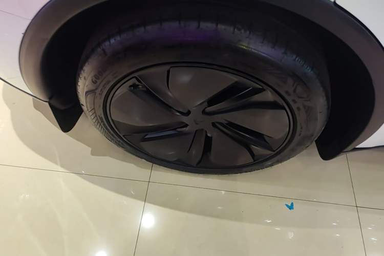Used Tesla Model Y 2025 Rear-Wheel-Drive Version Right Rear Wheel Hub