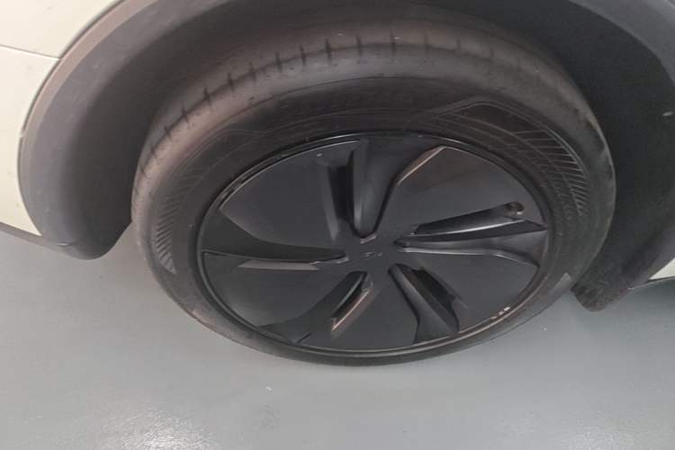 Used Tesla Model Y 2025 Rear-Wheel-Drive Version Right Rear Wheel Hub