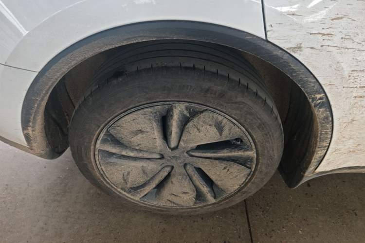 Used Tesla Model Y 2025 Rear-Wheel Drive First Edition Right Rear Wheel Hub