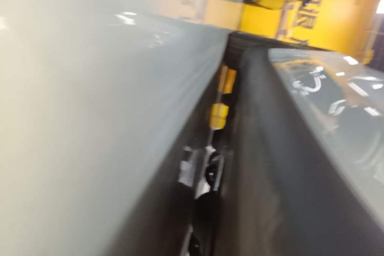 Used Tesla Model Y 2025 Updated Version Long-Range All-Wheel Drive Right Side Sill