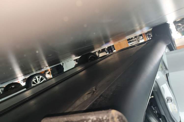 Used Tesla Model Y 2025 Rear-Wheel-Drive Version Right Side Sill