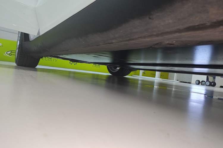 Used Tesla Model Y 2025 Updated Version Long-Range All-Wheel Drive Right Side Sill
