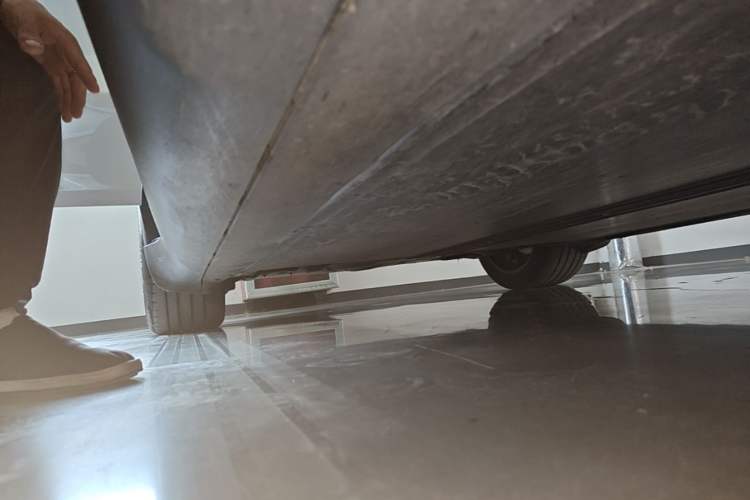 Used Tesla Model Y 2025 Rear-Wheel-Drive Version Right Side Sill