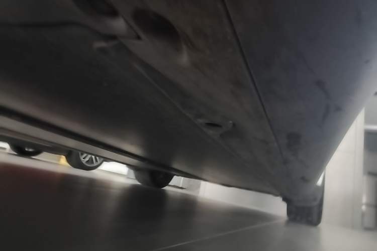 Used Tesla Model Y 2025 Rear-Wheel-Drive Version Right Side Sill