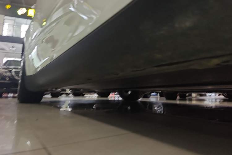 Used Tesla Model Y 2025 Rear-Wheel-Drive Version Right Side Sill