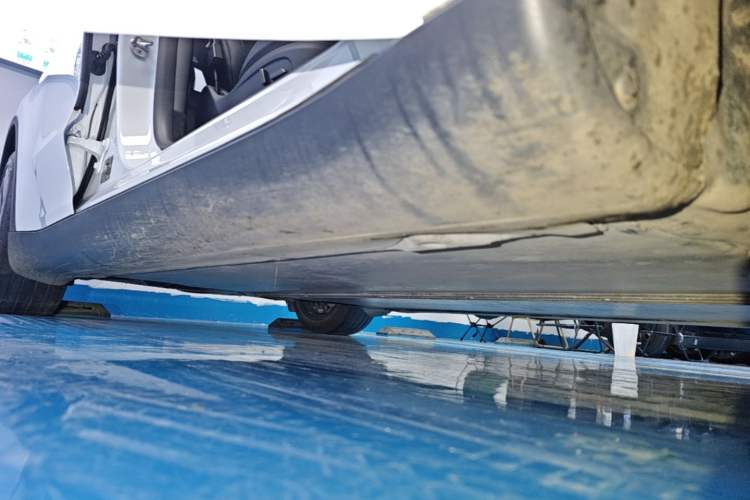 Used Tesla Model Y 2025 Rear-Wheel-Drive Version Right Side Sill