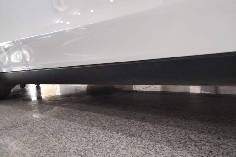 Used Tesla Model Y 2025 Rear-Wheel-Drive Version Right Side Sill