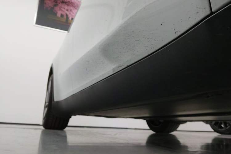 Used Tesla Model Y 2025 Updated Version Long-Range All-Wheel Drive Right Side Sill