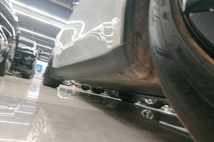 Used Tesla Model Y 2025 Rear-Wheel-Drive Version Right Side Sill