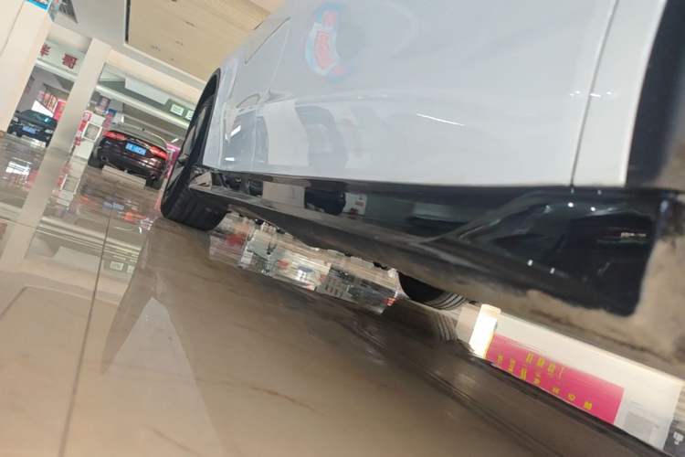 Used Tesla Model Y 2025 Long-Range All-Wheel-Drive Version Right Side Sill