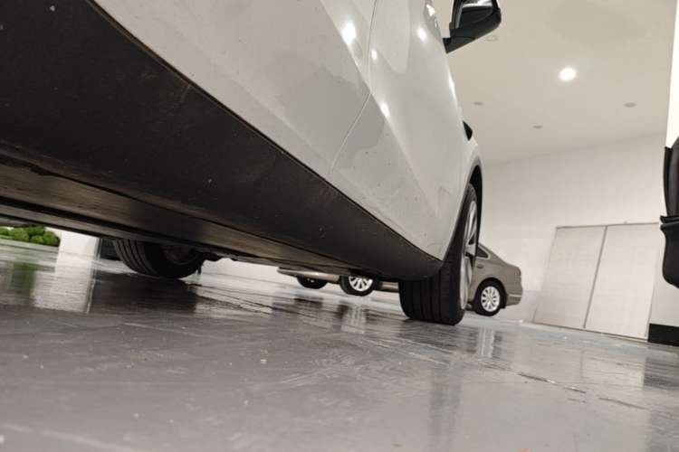 Used Tesla Model Y 2025 Rear-Wheel-Drive Version Right Side Sill