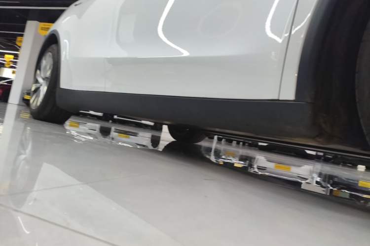 Used Tesla Model Y 2025 Rear-Wheel-Drive Version Right Side Sill