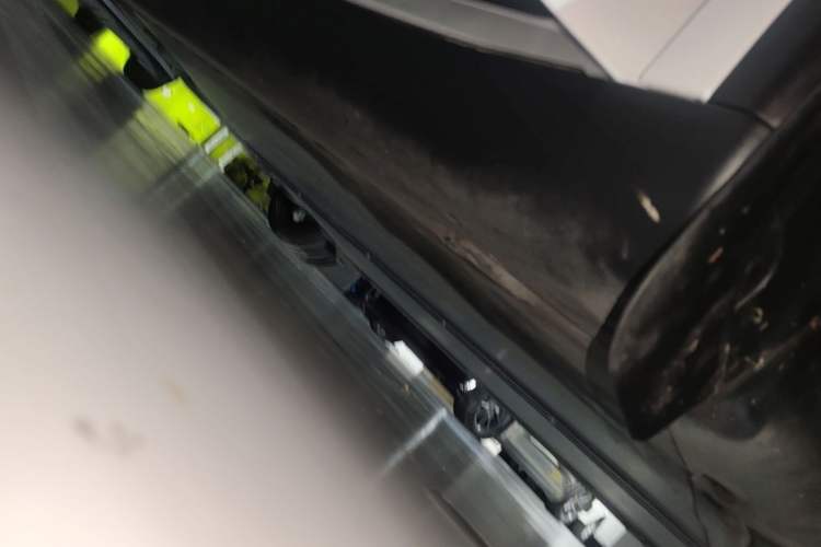 Used Tesla Model Y 2025 Rear-Wheel-Drive Version Right Side Sill