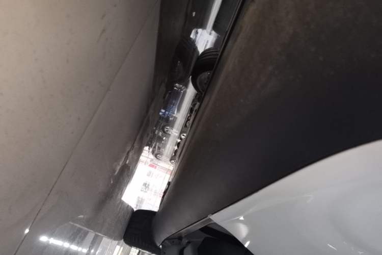 Used Tesla Model Y 2025 Long-Range All-Wheel-Drive Version Right Side Sill