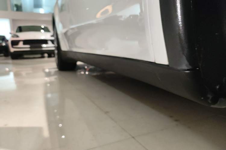 Used Tesla Model Y 2025 Updated Version Long-Range All-Wheel Drive Right Side Sill