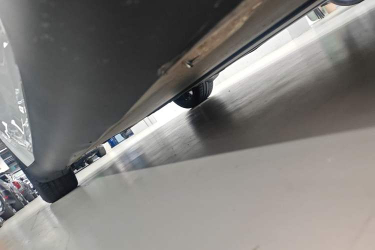 Used Tesla Model Y 2025 Rear-Wheel-Drive Version Right Side Sill