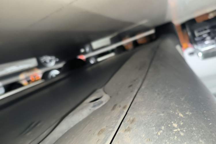 Used Tesla Model Y 2025 Long-Range All-Wheel Drive First Edition Right Side Sill