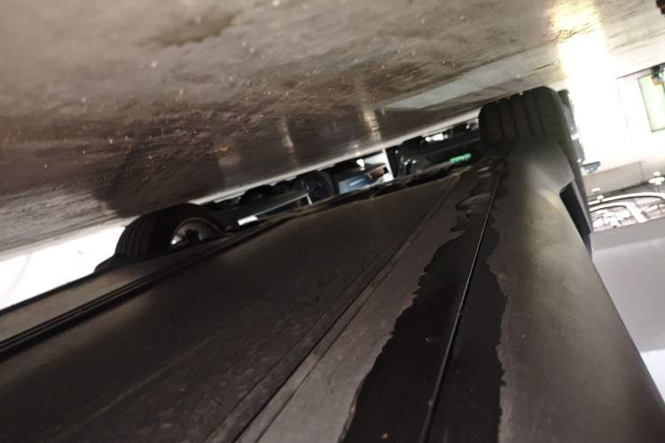 Used Tesla Model Y 2025 Long-Range All-Wheel-Drive Version Right Side Sill