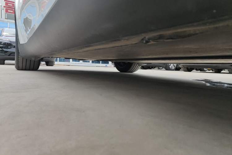 Used Tesla Model Y 2025 Rear-Wheel-Drive Version Right Side Sill