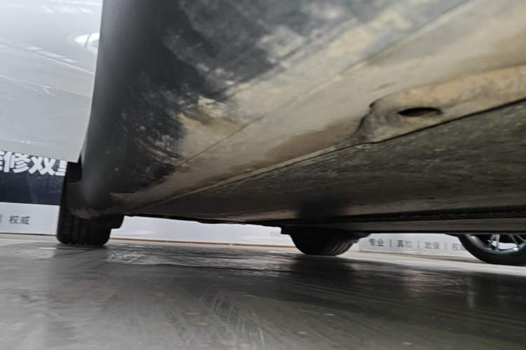 Used Tesla Model Y 2025 Rear-Wheel-Drive Version Right Side Sill
