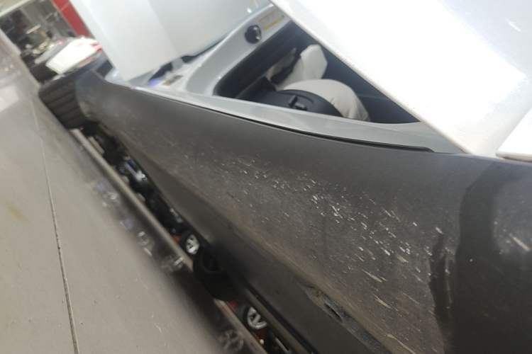 Used Tesla Model Y 2025 Rear-Wheel-Drive Version Right Side Sill
