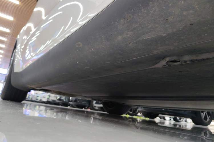 Used Tesla Model Y 2025 Rear-Wheel-Drive Version Right Side Sill