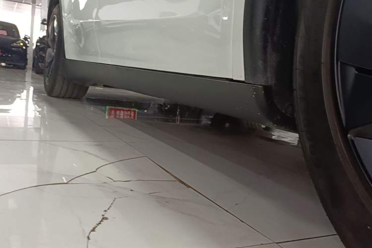 Used Tesla Model Y 2025 Rear-Wheel-Drive Version Right Side Sill