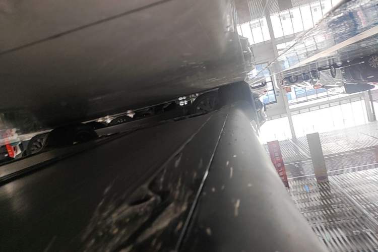 Used Tesla Model Y 2025 Rear-Wheel-Drive Version Right Side Sill