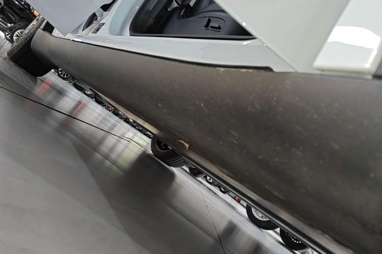 Used Tesla Model Y 2025 Rear-Wheel-Drive Version Right Side Sill