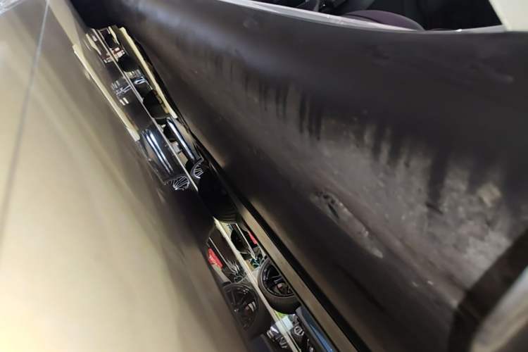Used Tesla Model Y 2025 Rear-Wheel-Drive Version Right Side Sill