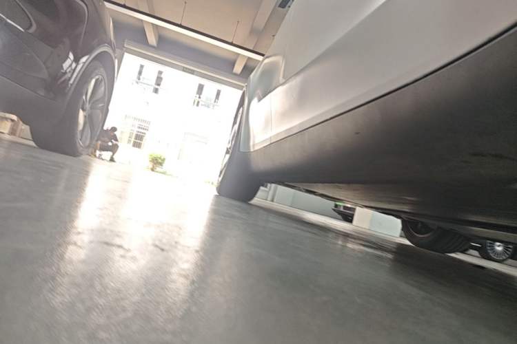 Used Tesla Model Y 2025 Rear-Wheel-Drive Version Right Side Sill