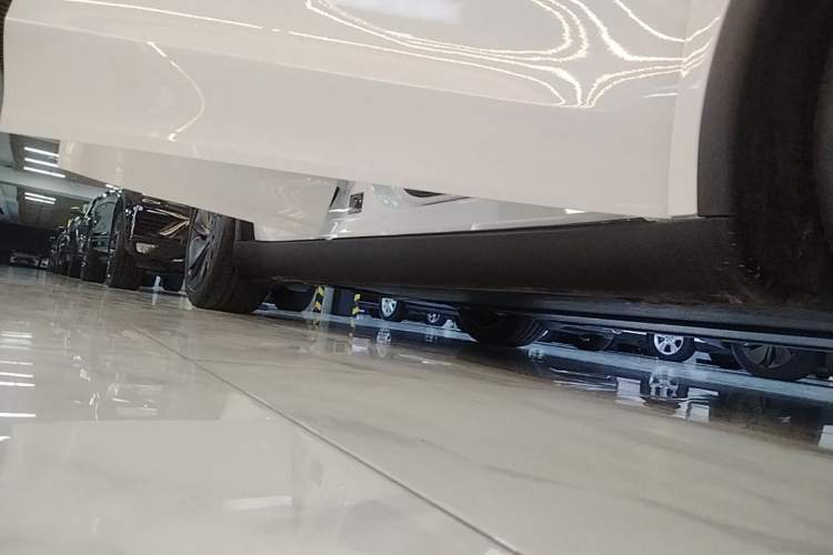Used Tesla Model Y 2025 Rear-Wheel-Drive Version Right Side Sill