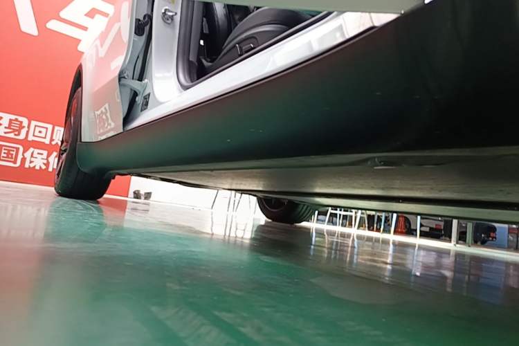 Used Tesla Model Y 2025 Rear-Wheel-Drive Version Right Side Sill