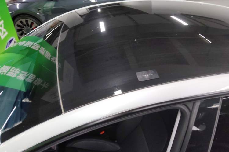 Used Tesla Model Y 2025 Long-Range All-Wheel-Drive Version Roof