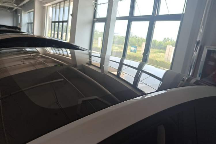 Used Tesla Model Y 2025 Rear-Wheel-Drive Version Roof