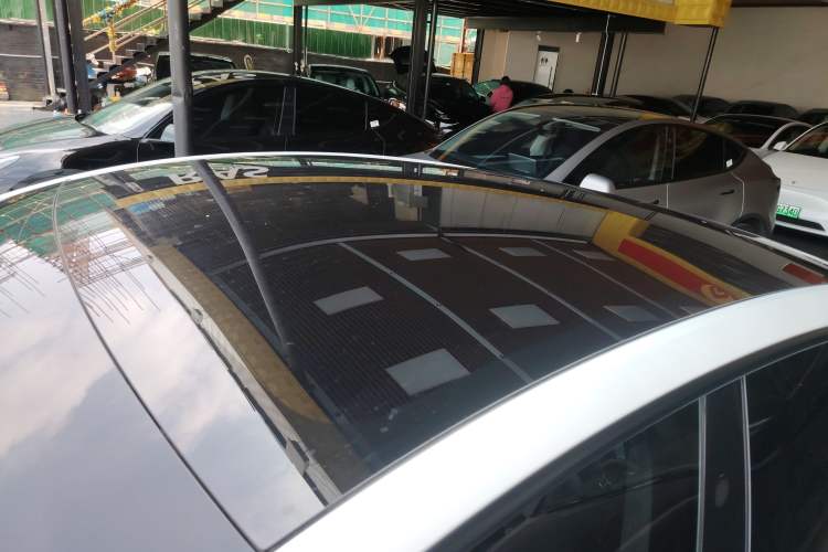 Used Tesla Model Y 2025 Rear-Wheel-Drive Version Roof