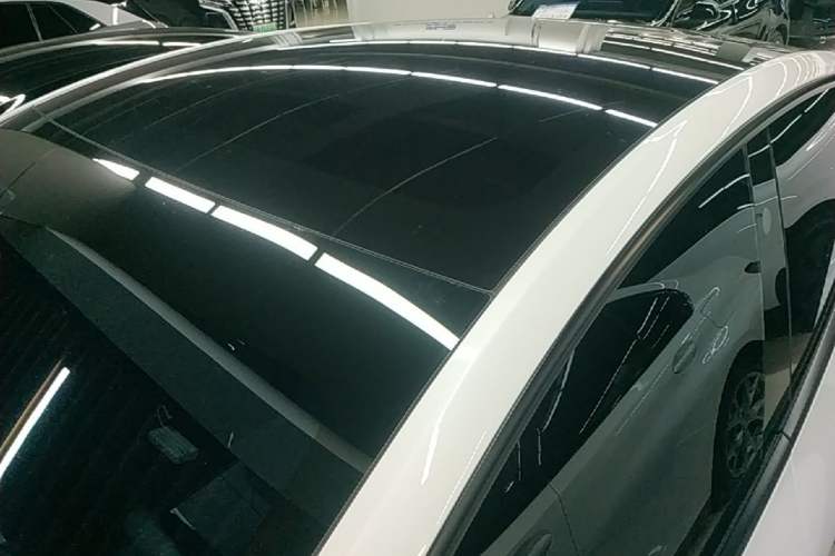 Used Tesla Model Y 2025 Rear-Wheel-Drive Version Roof
