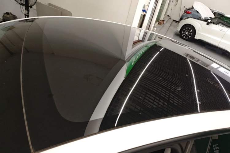 Used Tesla Model Y 2025 Rear-Wheel-Drive Version Roof