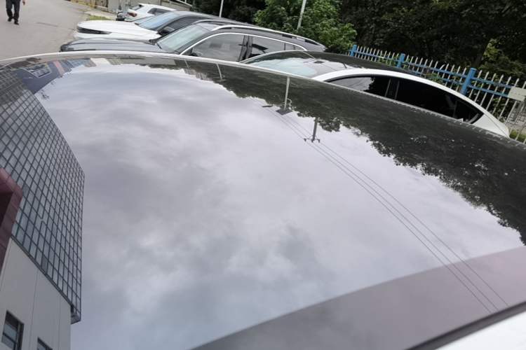 Used Tesla Model Y 2025 Long-Range All-Wheel-Drive Version Roof