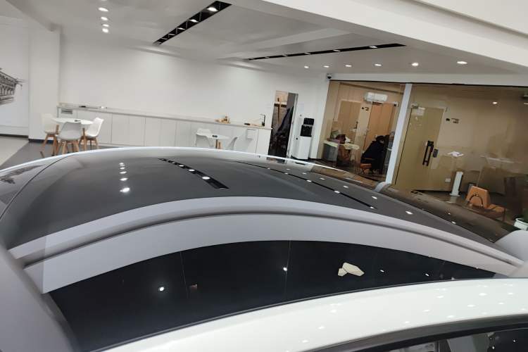Used Tesla Model Y 2025 Rear-Wheel-Drive Version Roof