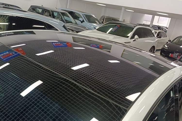 Used Tesla Model Y 2025 Rear-Wheel-Drive Version Roof