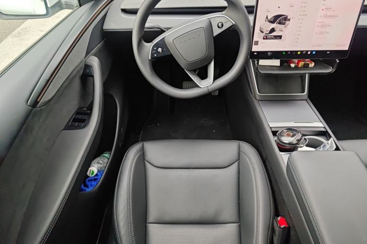 Used Tesla Model Y 2025 Updated Version Long-Range All-Wheel Drive Steering Wheel