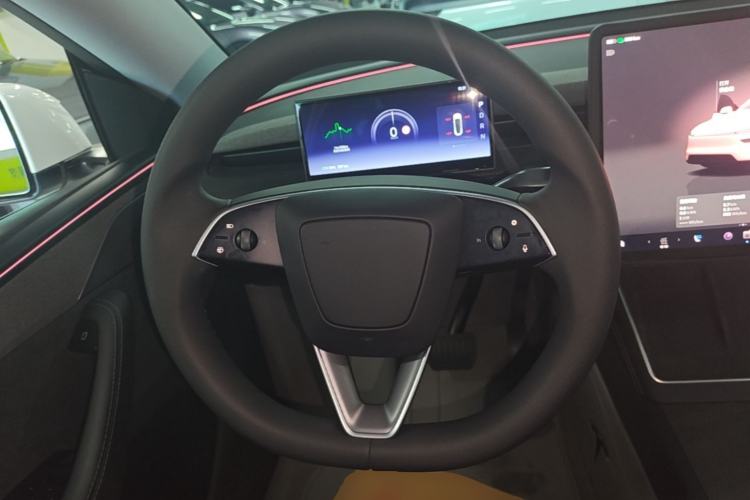Used Tesla Model Y 2025 Updated Version Long-Range All-Wheel Drive Steering Wheel