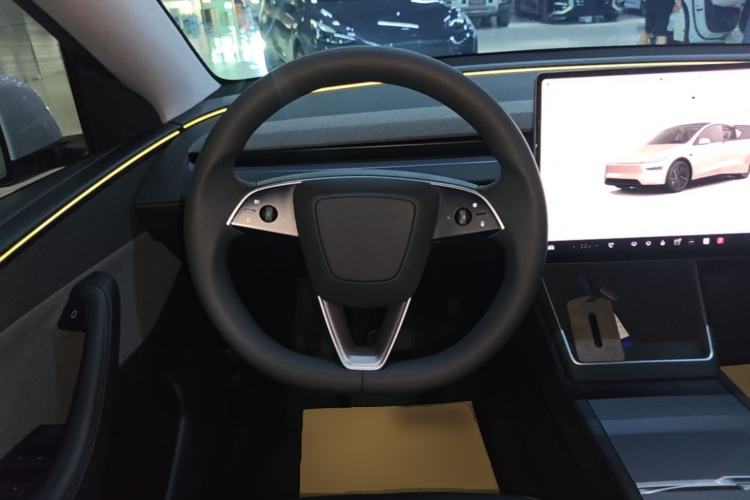Used Tesla Model Y 2025 Rear-Wheel-Drive Version Steering Wheel