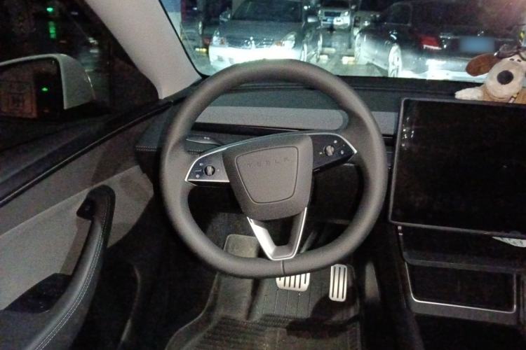 Used Tesla Model Y 2025 Rear-Wheel-Drive Version Steering Wheel